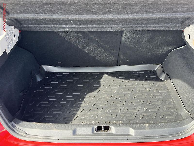 Peugeot 207 (2012) 1.4i, 2.maj,ČR, AC - fotka 7 z 16