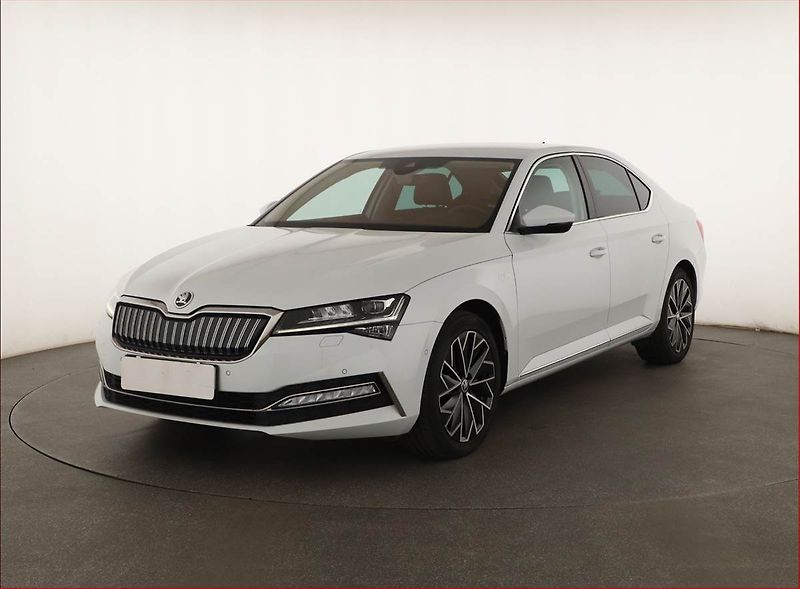 Škoda Superb (2020) Laurin&Klement iV 1.4 TSI PHEV - fotka 2 z 20