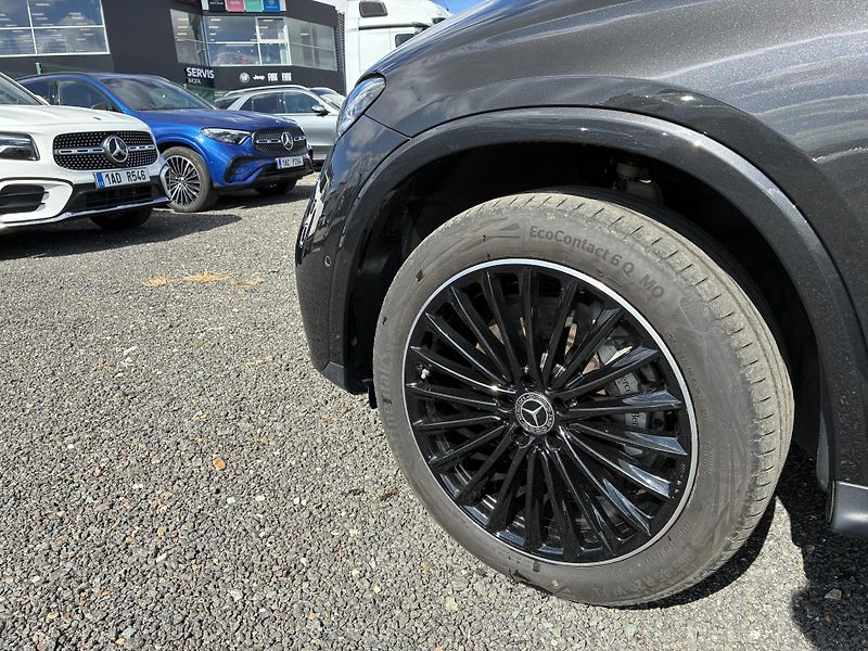 Mercedes-Benz GLC (2024) 300de 4MATIC - fotka 12 z 15