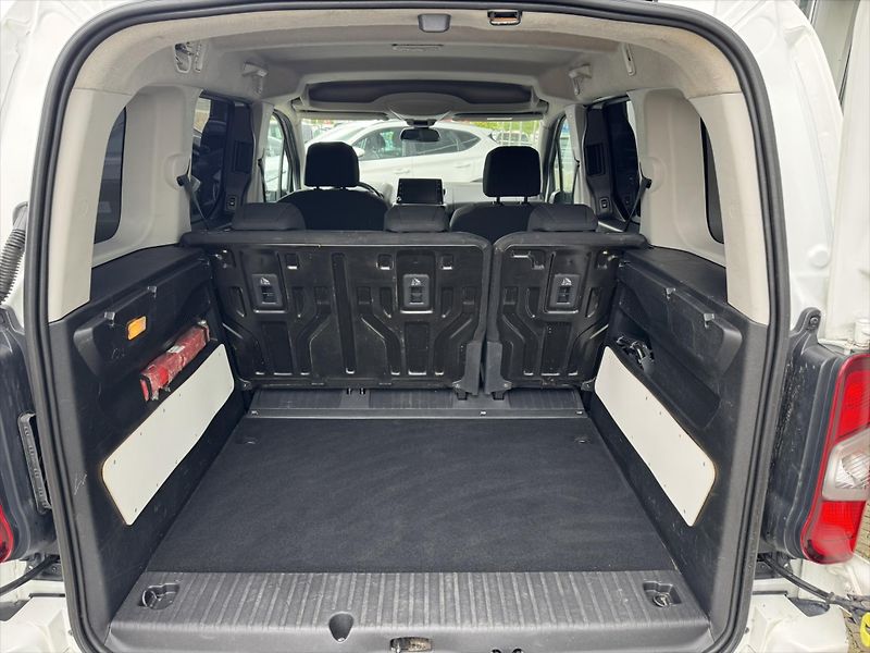 Opel Combo 1,5 TDCi, ELEGANCE, 5 míst - fotka 6 z 25