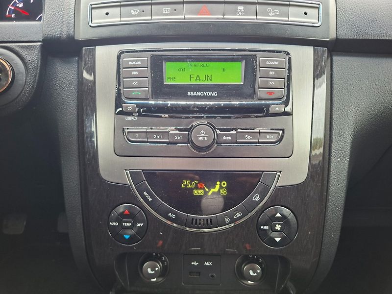 SsangYong Rexton (2015) RX200E-XDI 114kW 6MAN -TAŽ.ZAŘ - fotka 15 z 33