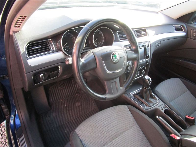 Škoda Superb Combi 2.0TDi Ambi, aut. Klima - fotka 10 z 40