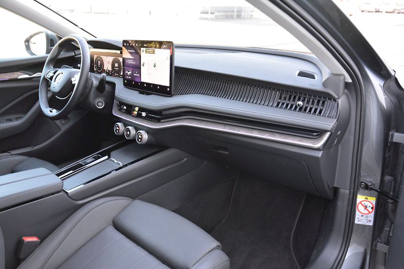 Škoda Superb (2024) Combi 2.0 TDI 110 kW L&K DSG 7 - fotka 11 z 31