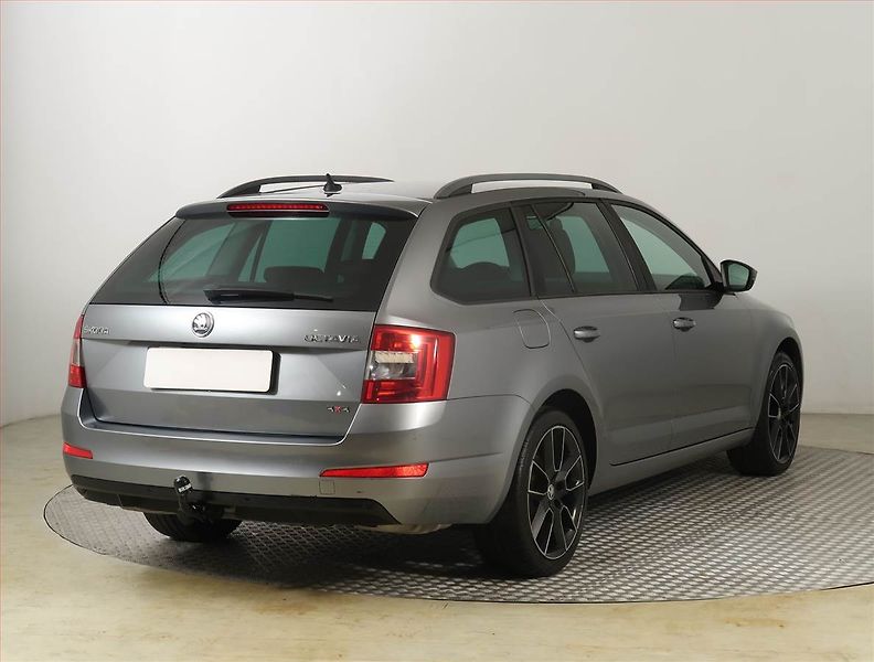 Škoda Octavia (2013) Elegance 1.8 TSI, 4X4 - fotka 5 z 23