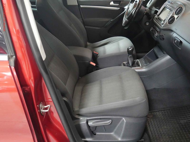 Volkswagen Tiguan (2013) 2.0TDi 4x4, Xenon, park.čidla - fotka 12 z 23
