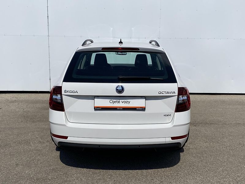 Škoda Octavia Combi 2,0 TDI 135 kW Style DSG - fotka 6 z 25