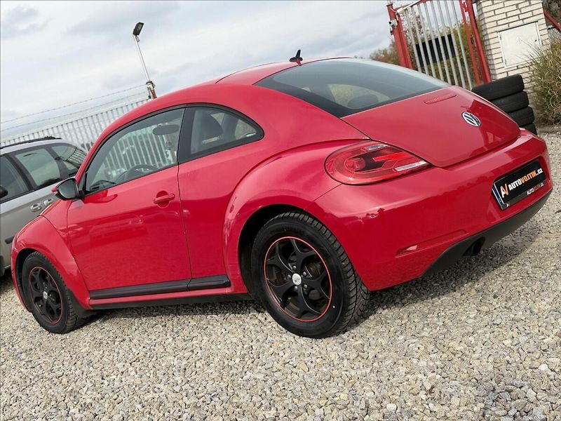 Volkswagen Beetle 1,6 TDI DIGIKLIMA, NOVÉ ZIMNÍ - fotka 7 z 20