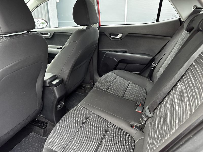 Kia Stonic (2023)  Exclusive 1.0 T-GDI - fotka 12 z 13