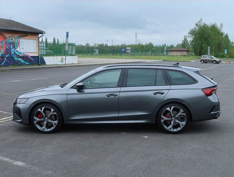 Škoda Octavia (2024) RS 2.0 TSI - fotka 3 z 15