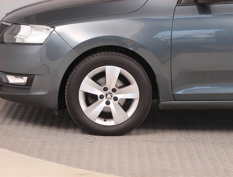 Škoda Rapid (2017) Spaceback 1.0 TSI - fotka 14 z 15