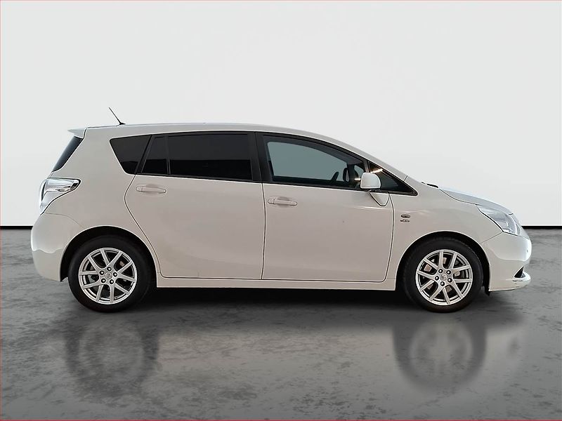 Toyota Verso (2010) 2.2 D-4D, Automat, Navi - fotka 6 z 21