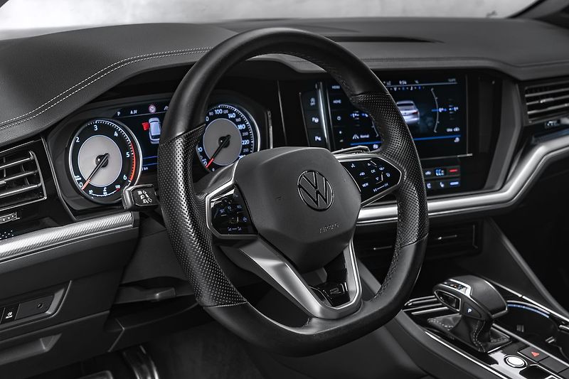 Volkswagen Touareg R-line 4M Vzduch IQ Ergo - fotka 15 z 24