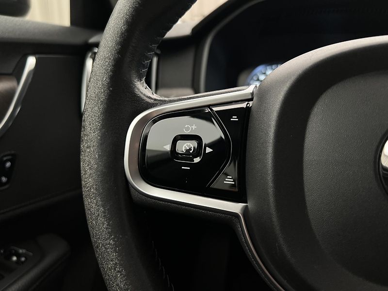 Volvo V90 CC D5 AWD AUT CZ - fotka 21 z 33