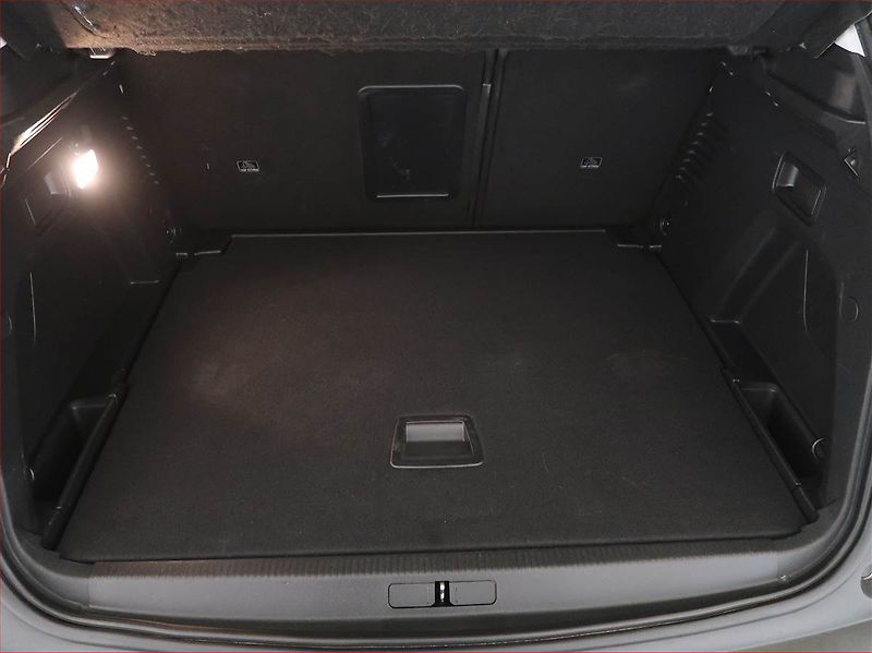 Peugeot 3008 (2019) Allure 1.6 PureTech, Automat - fotka 14 z 17