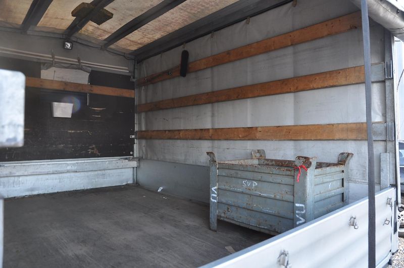 Volkswagen Crafter 2.0TDi 120kW valník + plachta - fotka 12 z 14