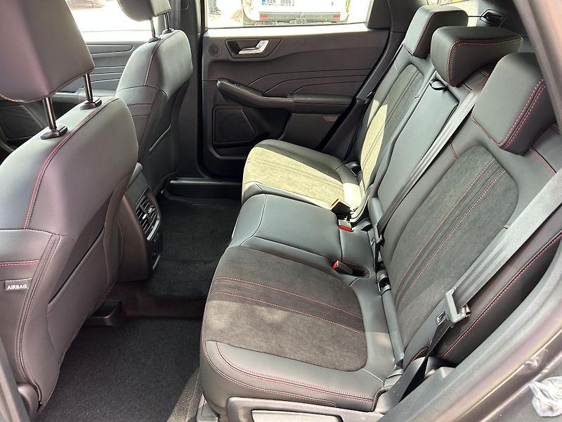 Ford Kuga ST-Line X 2.5 PHEV 178 kW - fotka 13 z 39