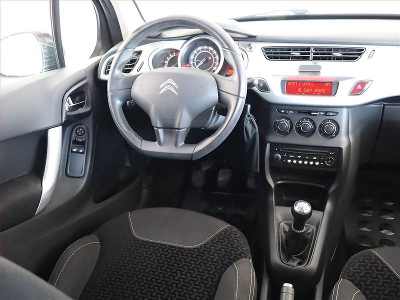 Citroën C3 (2010) 1.4 i, po STK, rezervace - fotka 7 z 15