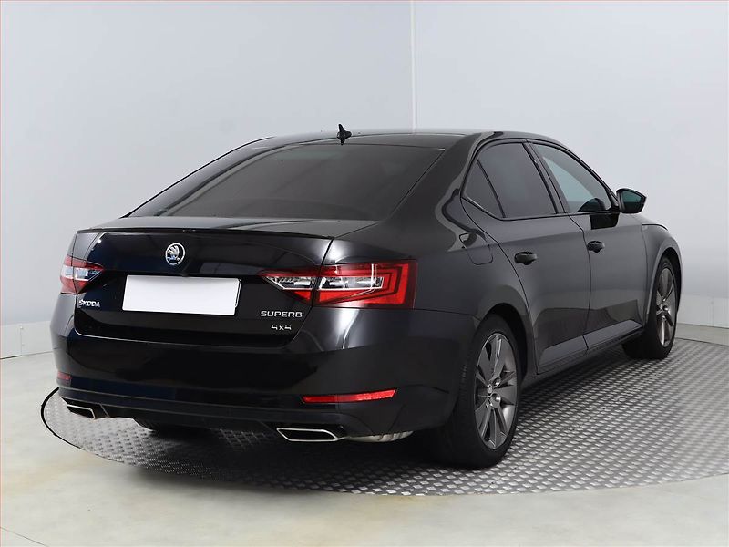 Škoda Superb (2018) Sportline 2.0 TSI - fotka 5 z 22