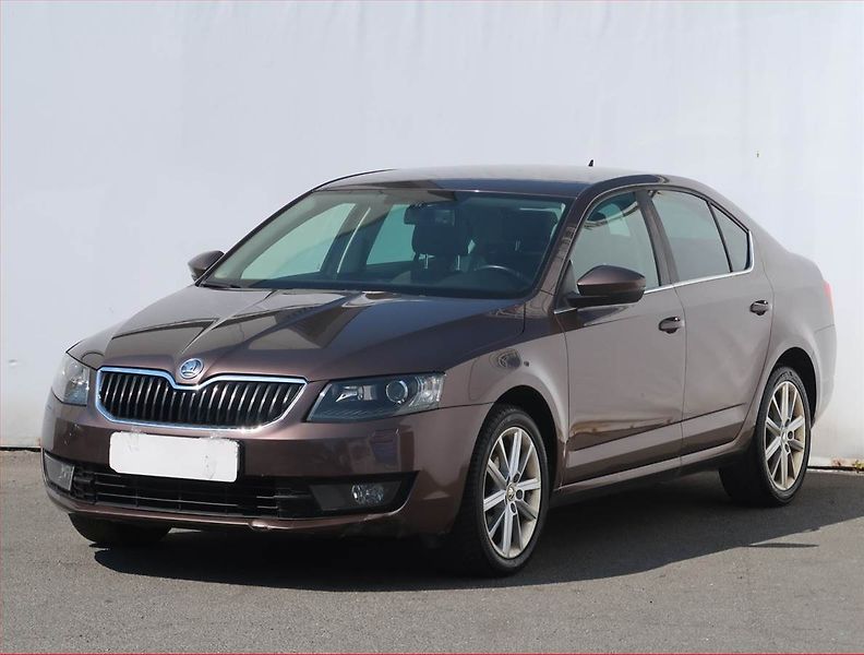 Škoda Octavia (2014) Elegance 1.2 TSI, Navi, Xenony - fotka 2 z 20