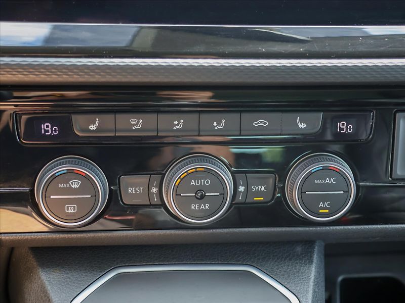 Volkswagen Multivan 2,0 TDI 150kW DSG Generation S - fotka 27 z 38