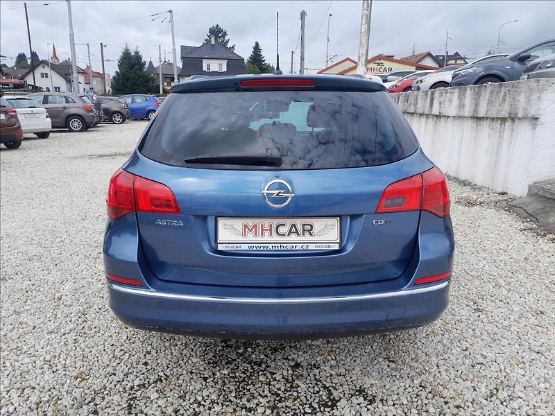 Opel Astra 1,6 TDCI 100kW SPORTS TOURER - fotka 6 z 51