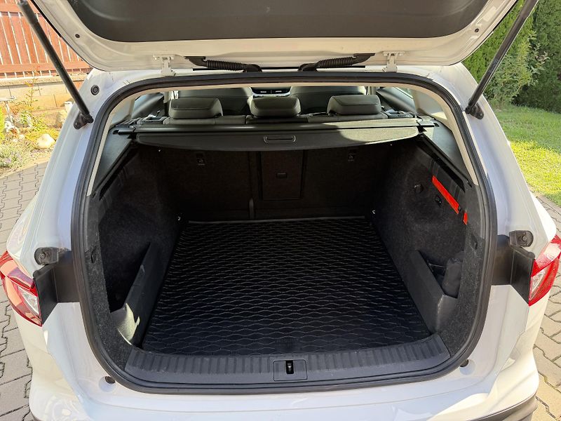 Škoda Enyaq (2021) iV80, 150kw, SOH 90%, Tažné - fotka 10 z 11