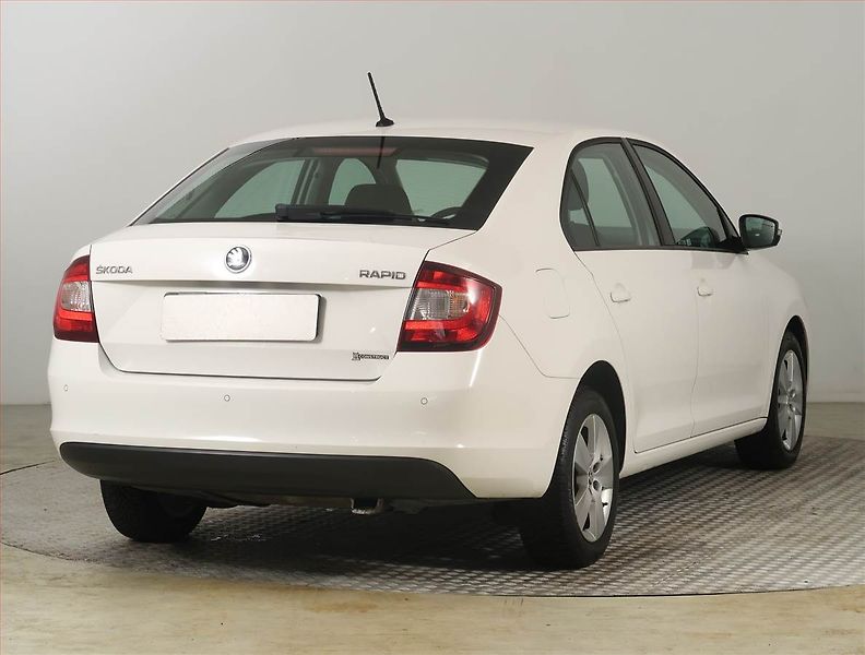 Škoda Rapid (2017) 1.0 TSI, Park. senzory - fotka 5 z 19