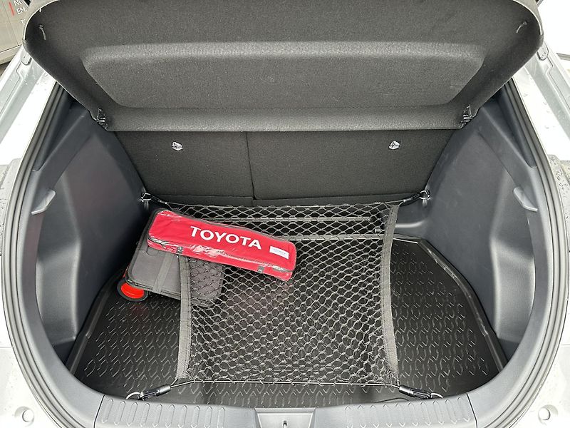 Toyota C-HR (2025) 1.8L HEV STYLE - fotka 32 z 35