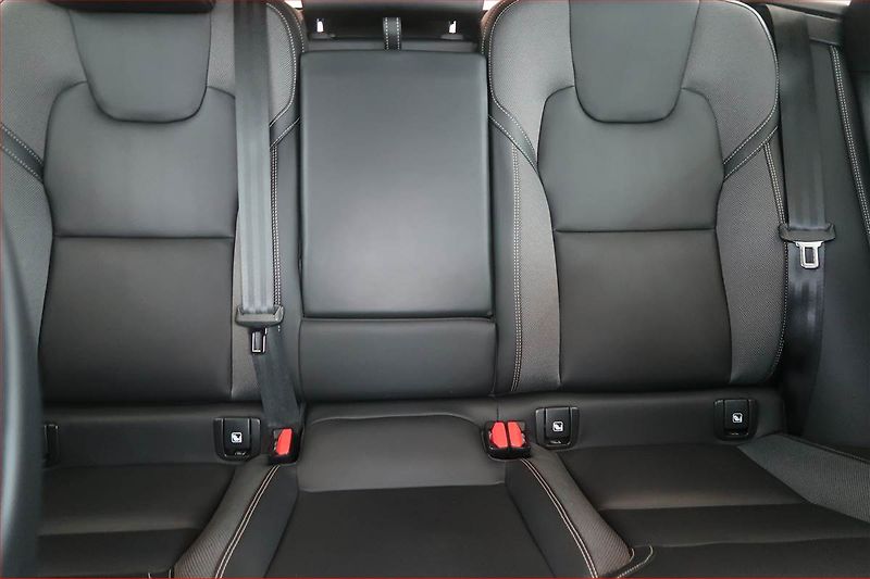 Volvo XC60 (2021) B4 AWD - fotka 10 z 19
