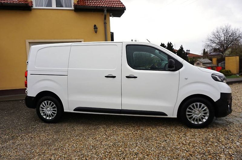 Toyota ProAce (2021) 2,0 D-4D 90 kW - fotka 2 z 28