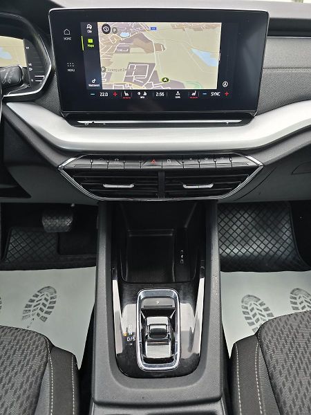 Škoda Octavia 2.0TDi 110kW DSG STYLE + NAVI - fotka 12 z 41