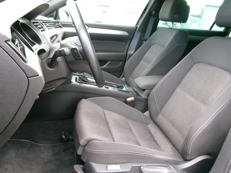 Volkswagen Passat Variant (2018) 1,5TSI AC NAVI ACC BT - fotka 34 z 39