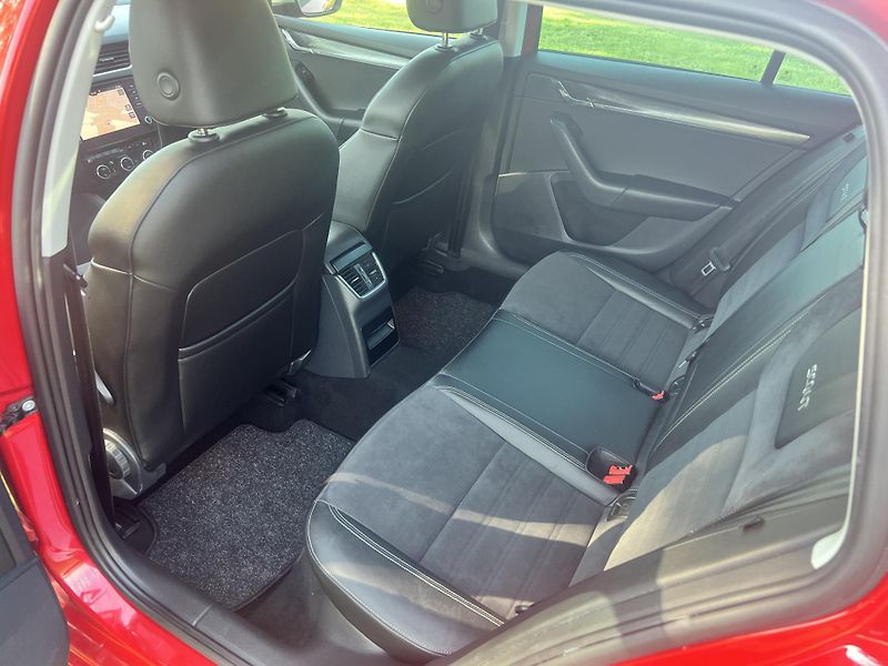 Škoda Octavia 2.0TDI 110KW,SCOUT,4x4,DSG,KůŽ - fotka 14 z 41
