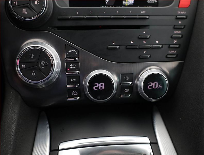 Citroën DS5 (2015) 2.0 BlueHDi, Automat, Navi - fotka 12 z 19