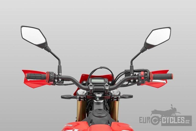 QJ Motor (2026) COV 125 Super Motard - Skladem - fotka 18 z 18