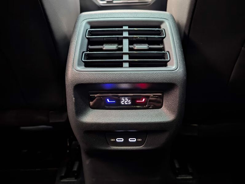 Volkswagen Tiguan TDI 4M R-Line HuD IQ Pano 360 - fotka 12 z 28