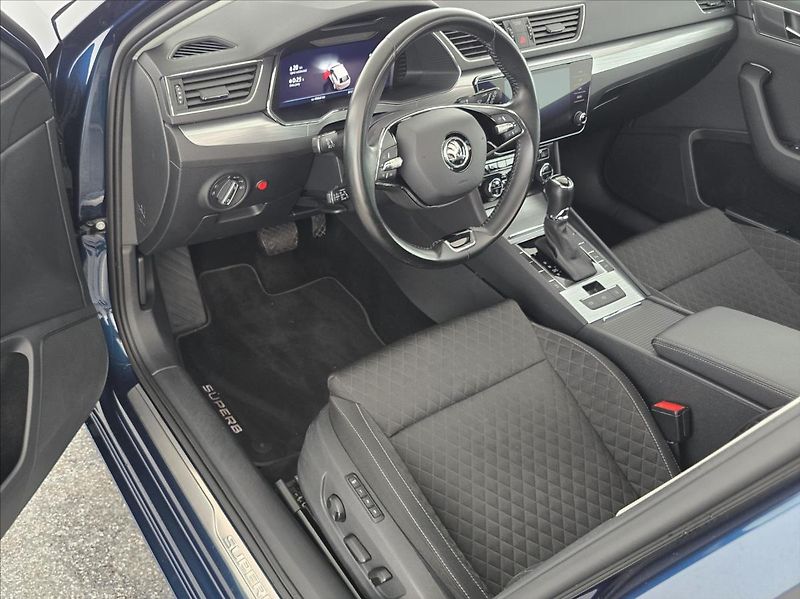 Škoda Superb 2,0 Style+, ACC, Virtual, Kame - fotka 17 z 25