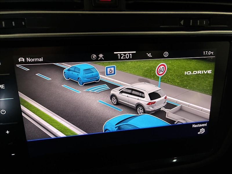 Volkswagen Tiguan Allspace 2,0 4 MOTION,TAŽNÉ,KAMERA 360 - fotka 23 z 34