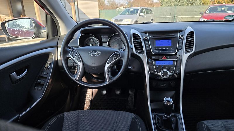 Hyundai i30 1.6GDI STYLE  99KW - fotka 16 z 44