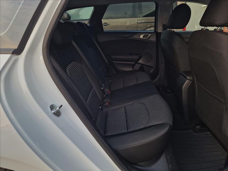 Kia Ceed 1.6CRDi 100kW Fresh SW,1.Maj. - fotka 15 z 47