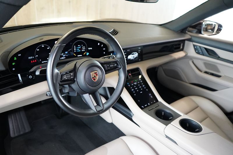 Porsche Taycan Sport Turismo, Pano, Matrix - fotka 18 z 50