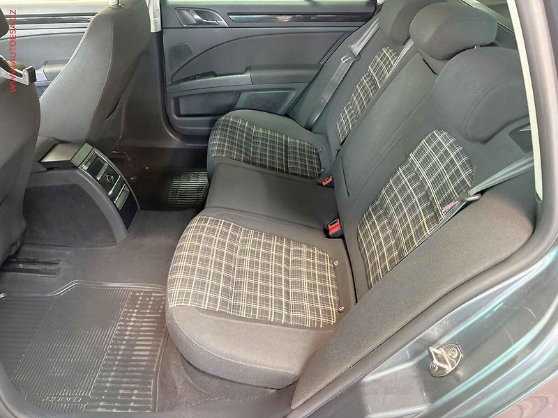 Škoda Superb (2012) 2.0 TDi, Ambition, xenon - fotka 10 z 15