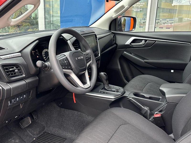 Isuzu D-Max (2026) 1.9 D Double Cab LS 4WD AT - fotka 16 z 30