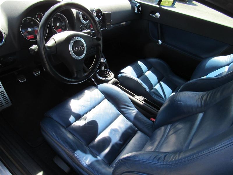 Audi TT 1,8 Turbo 110kW - fotka 9 z 26