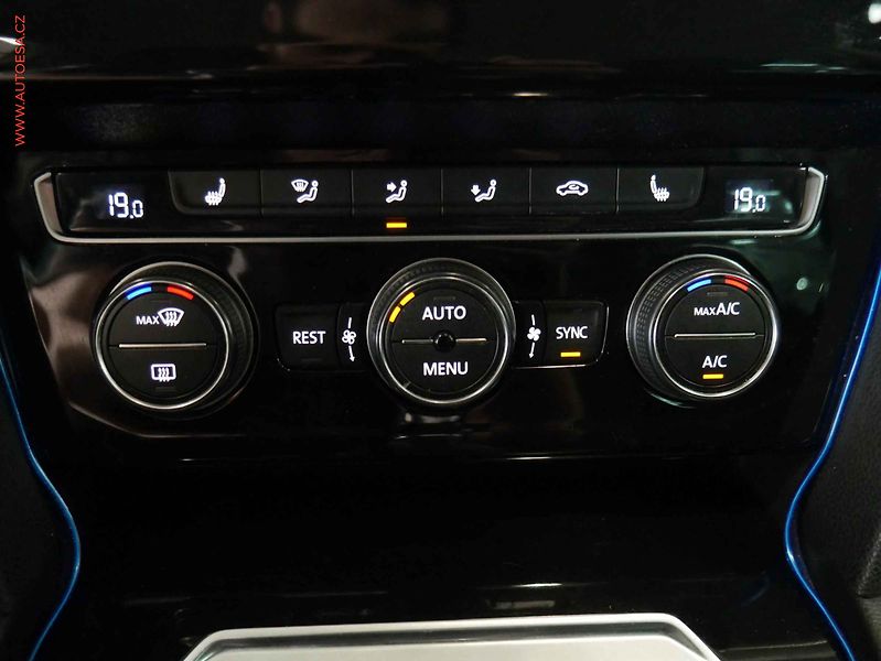 Volkswagen Passat (2017) 1.6 TDi, Navi, LED - fotka 15 z 19