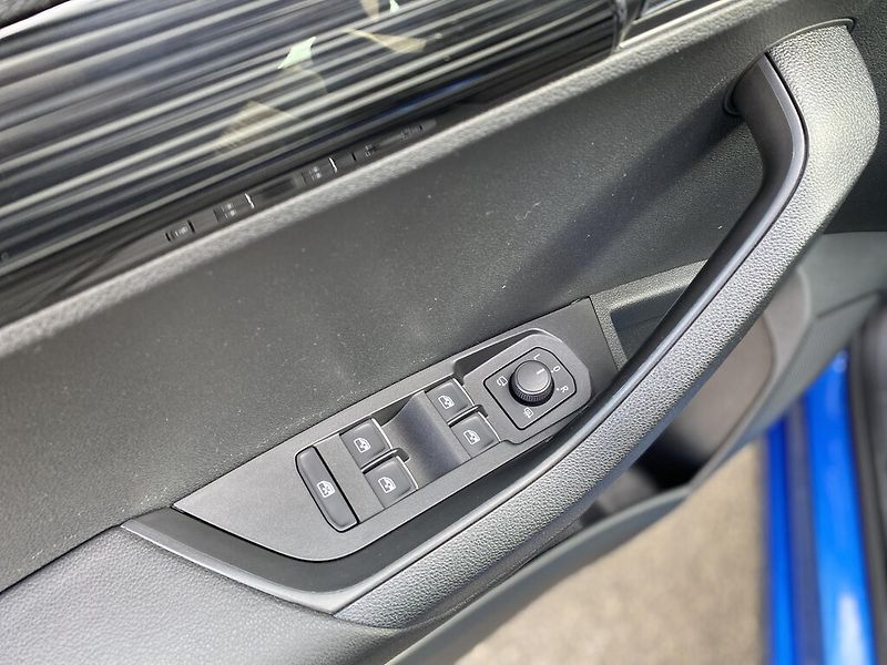 Škoda Karoq 1,5 TSI 110 kW Style - fotka 11 z 28