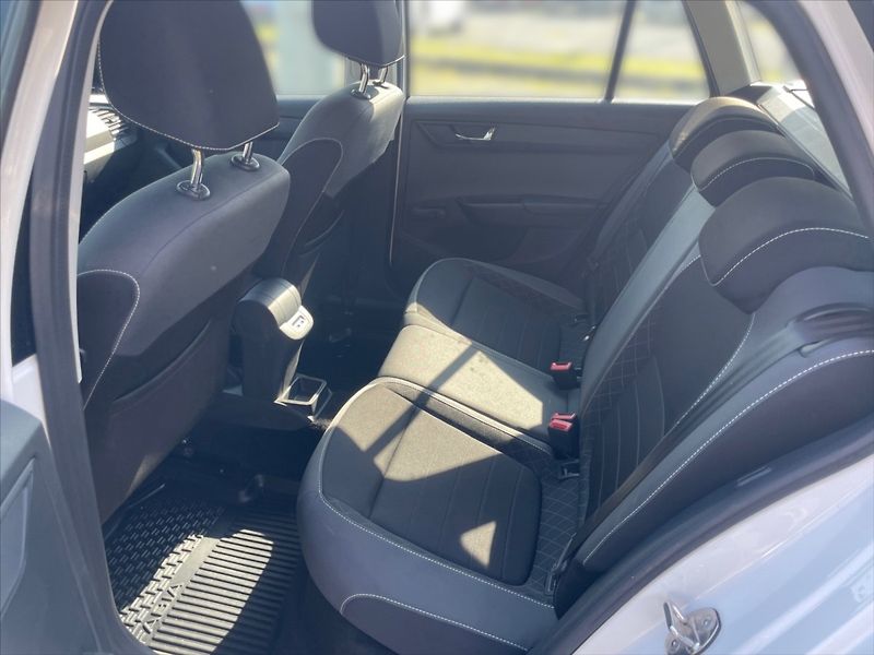 Škoda Fabia 1,0 TSI Ambition - fotka 8 z 11