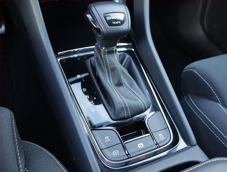 Škoda Karoq (2024) Sportline 2.0 TDI - fotka 13 z 25
