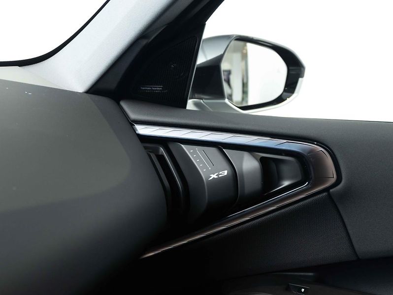 BMW X3 xDrive20d - fotka 16 z 23