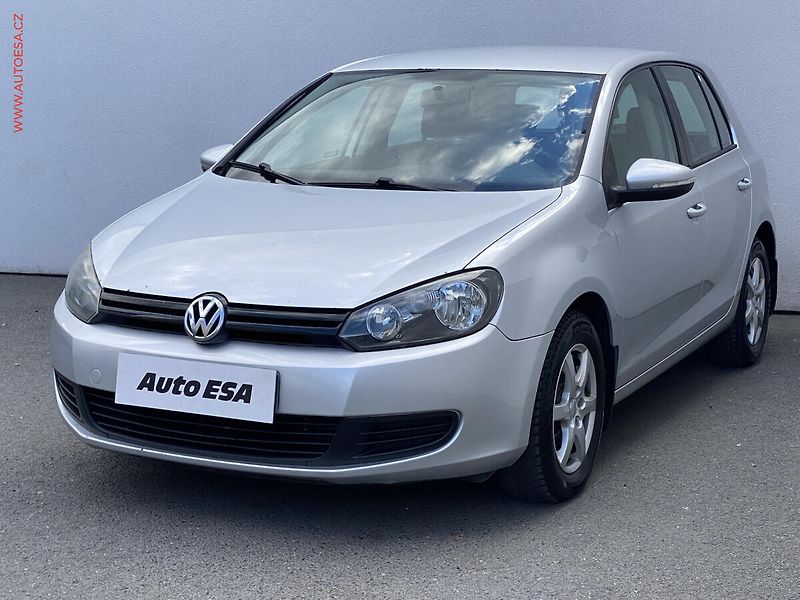 Volkswagen Golf (2010) 1.6 TDi, ČR, Trendline, AC - fotka 3 z 16